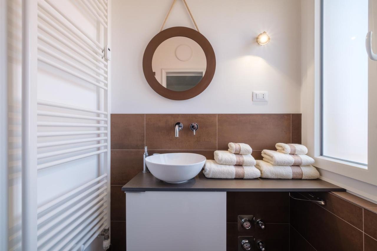 Fabula Rooms 3 Suites With Private Bathroom Bolonya Dış mekan fotoğraf
