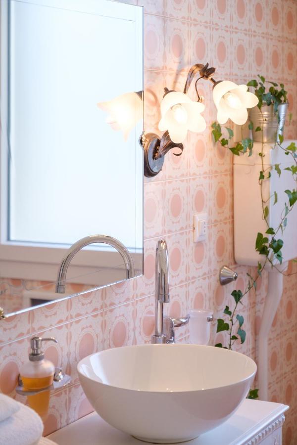 Fabula Rooms 3 Suites With Private Bathroom Bolonya Dış mekan fotoğraf